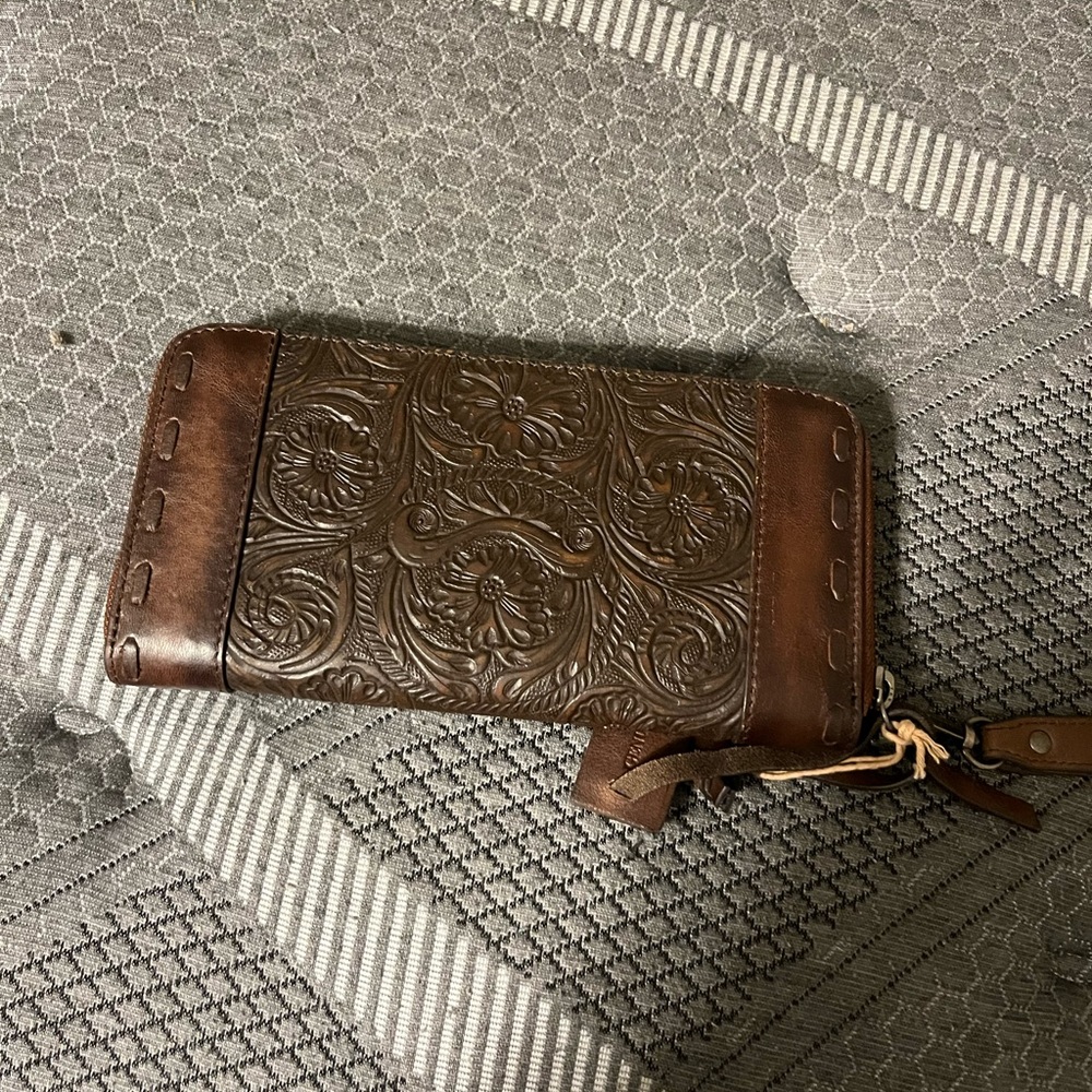 Brand new Shyanne hand purse!